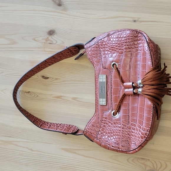 𝅺NWOT GUESS Handbag - Picture 3 of 5